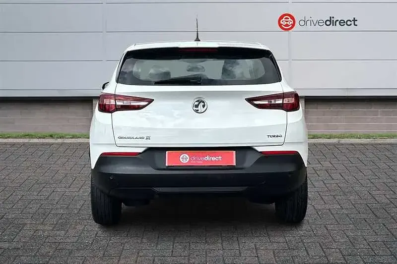 Used Vauxhall Grandland X S 130 HP (95 kW) 2019 White SUV