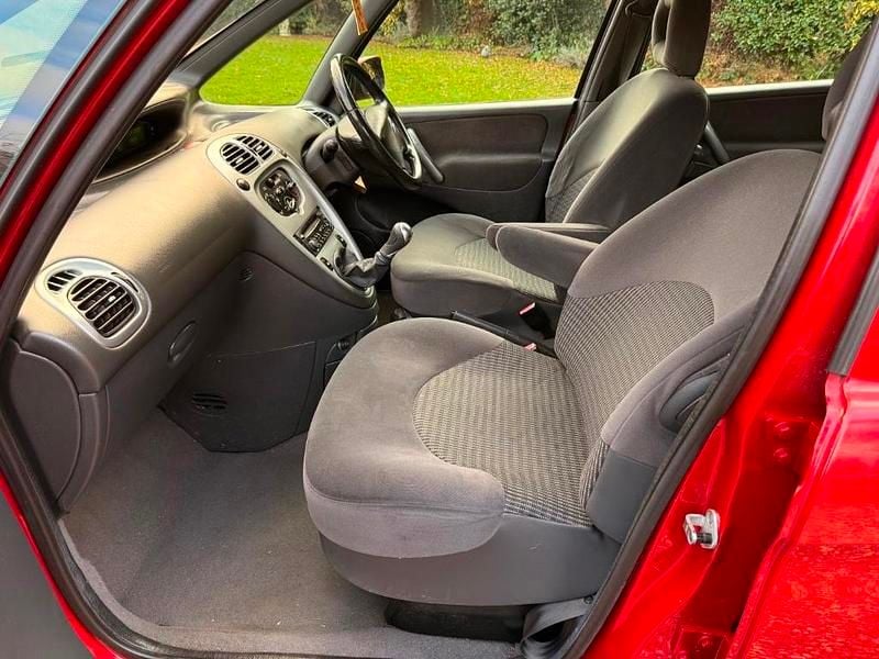 Used Citroën Xsara Picasso 2009 Red MPV