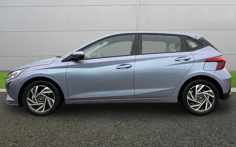 Used Hyundai i20 Advanced 101 HP (74 kW) 2024 Blue Hatchback