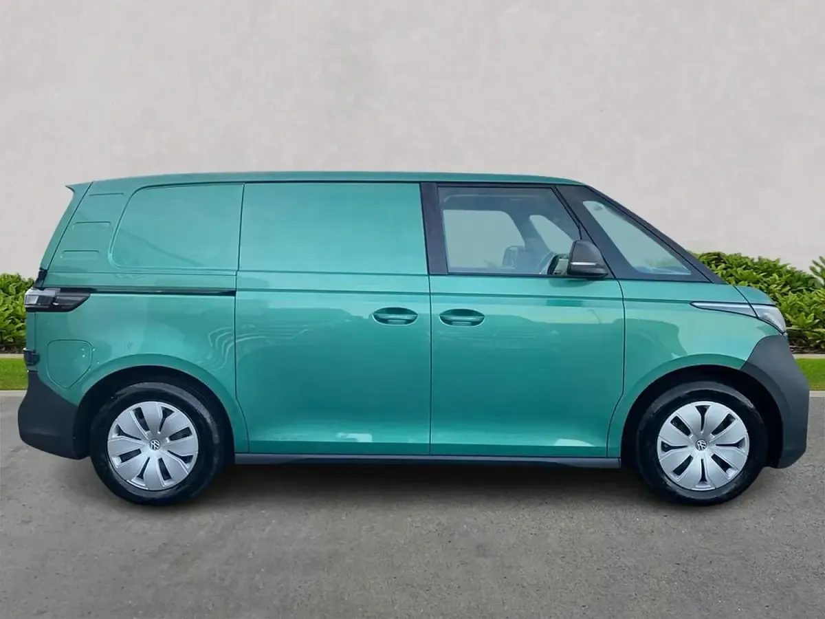 Usado VW ID. Buzz 150 kW (204 HP) 2023 Verde Monovolume