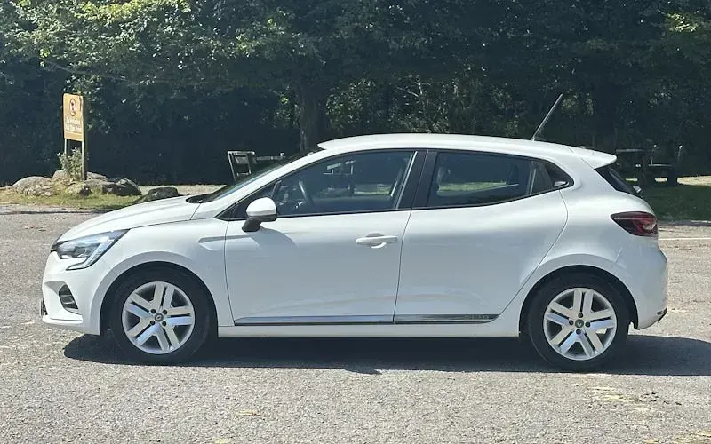 Used Renault Clio Play 72 HP (52 kW) 2020 White Hatchback