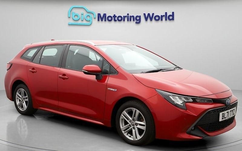 Used Toyota Corolla 122 HP (89 kW) 2022 Red Estate