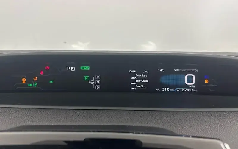Used Toyota Prius 122 HP (89 kW) 2017 White Hatchback