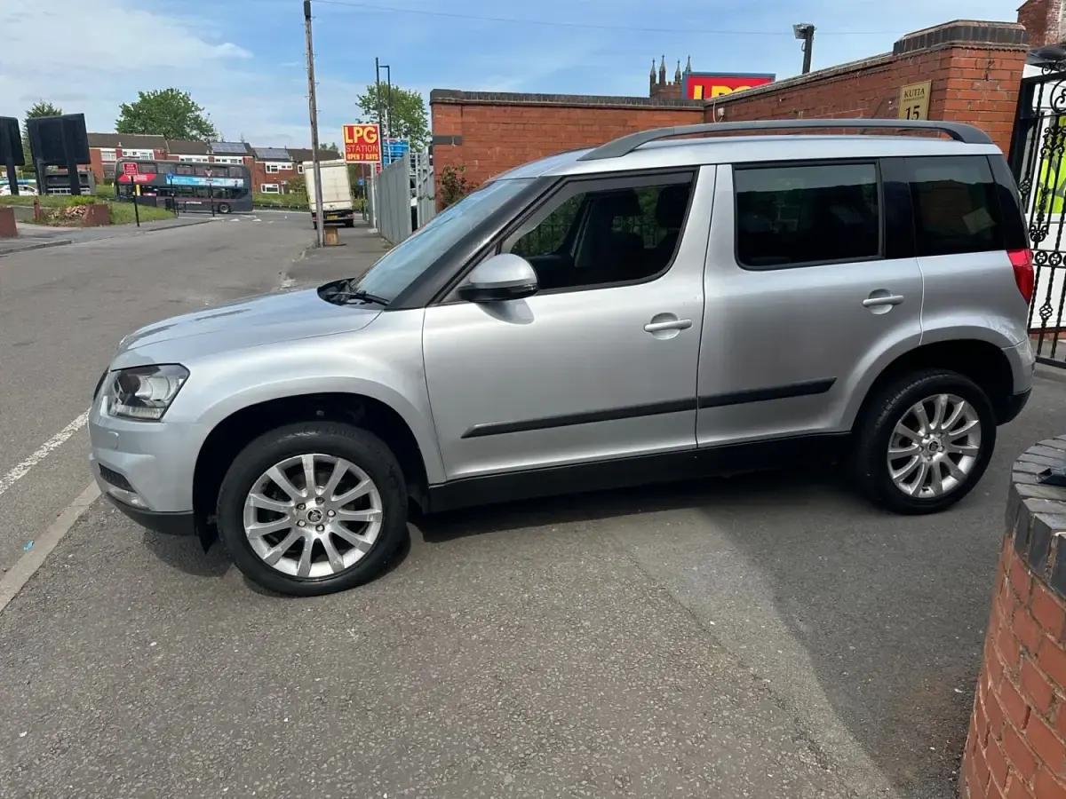 Gebraucht Skoda Yeti SE 2015 Silber SUV
