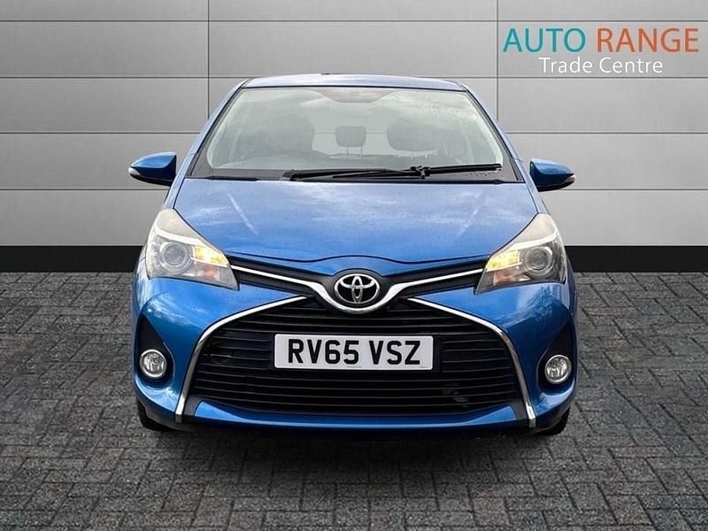 Used Toyota Yaris 69 HP (50 kW) 2015 Blue Hatchback