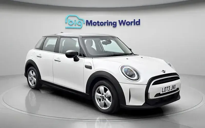 Used Mini Cooper Classic 136 HP (100 kW) 2022 White Hatchback