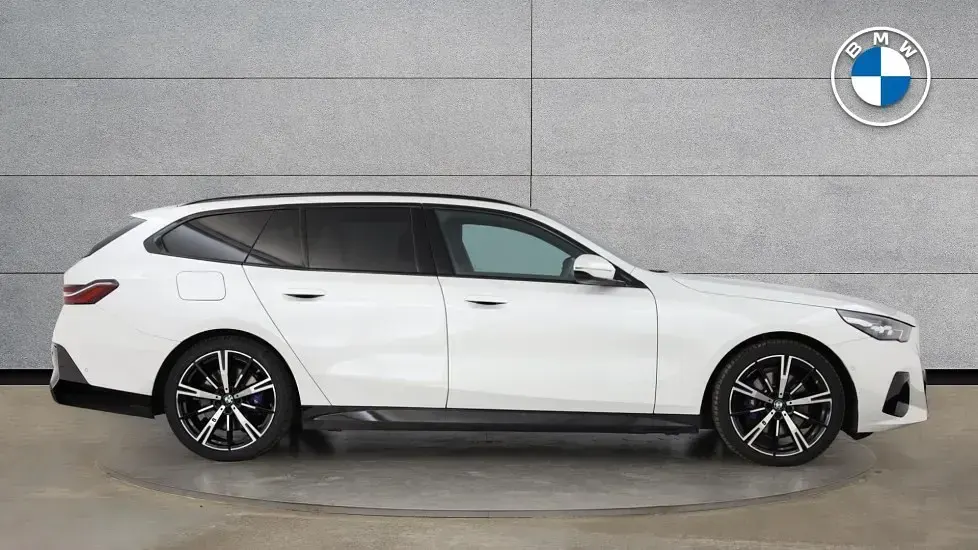 Used BMW 520 M Sport 205 HP (150 kW) 2025 White Estate