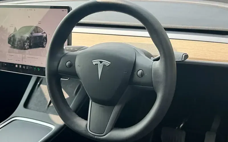 Used Tesla Model Y Long Range AWD 286 kW (389 HP) 2022 Blue SUV