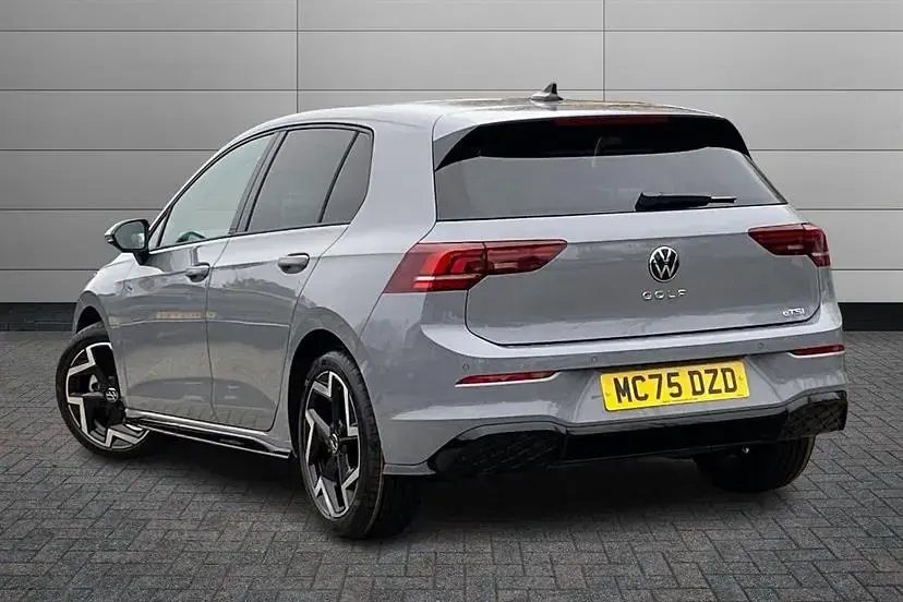 Nowe VW Golf VIII R-line 150 KM (110 kW) 2025 Szary Hatchback