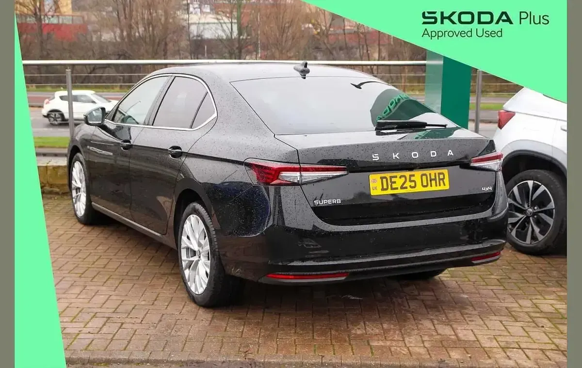 Usado Skoda Superb SE L 190 HP (139 kW) 2025 Preto Citadino