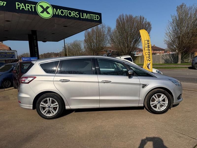Used Ford S-MAX Titanium 160 HP (117 kW) 2018 Silver MPV