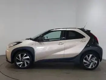 Used Toyota Aygo X 72 HP (52 kW) 2023 Beige SUV