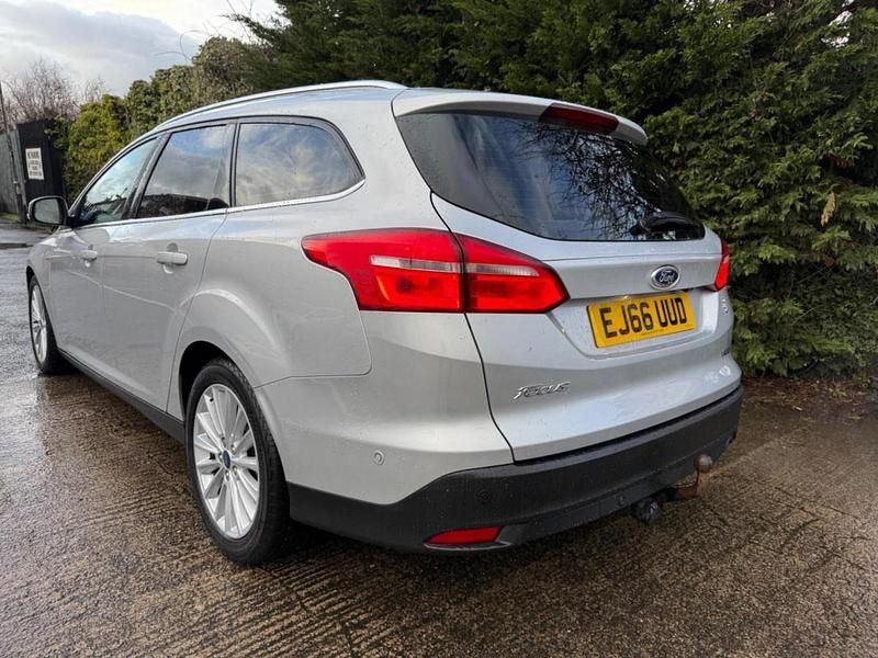 Begagnad Ford Focus Titanium X 2016 Silver Kombi