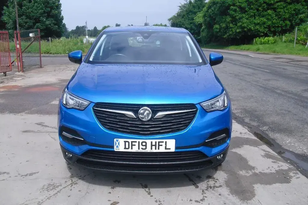 Used Vauxhall Grandland X S 130 HP (95 kW) 2019 Blue SUV