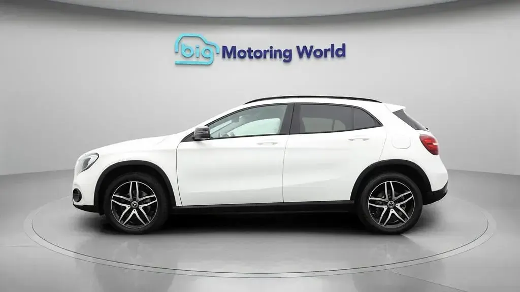 Used Mercedes GLA180 Urban 122 HP (89 kW) 2019 White SUV