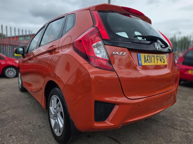 Second-hand Honda Jazz SE 102 CP (75 kW) 2017 Portocaliu Hatchback
