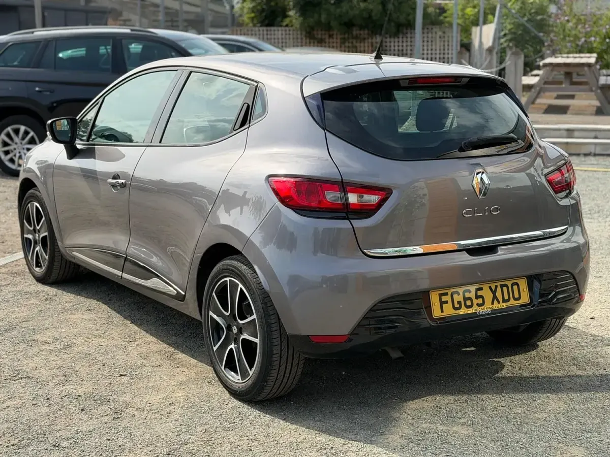 Used Renault Clio Dynamique 75 HP (55 kW) 2015 Black Hatchback