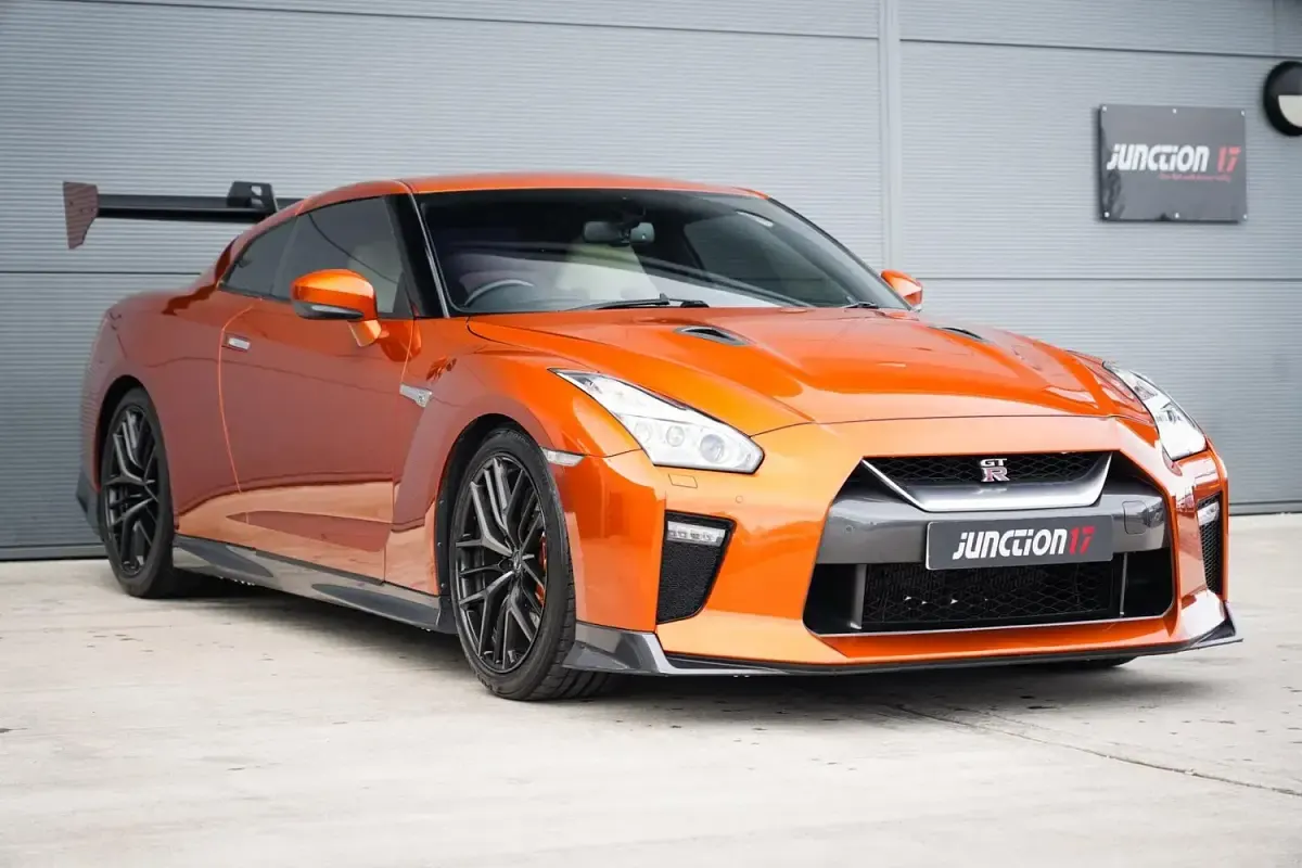 Used Nissan GT-R Prestige 570 HP (419 kW) 2016 Gold Coupe