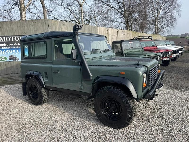 Used Land Rover Defender 111 HP (81 kW) 2003 Green Estate