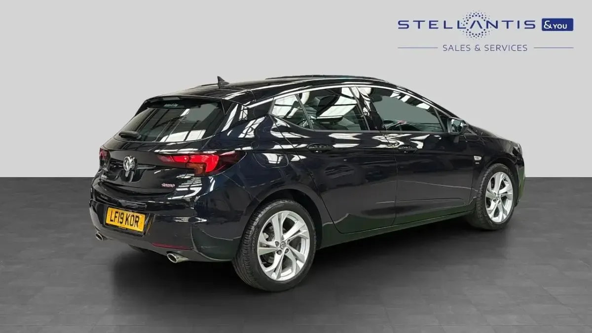Used Vauxhall Astra SRi 197 HP (144 kW) 2019 Blue Hatchback