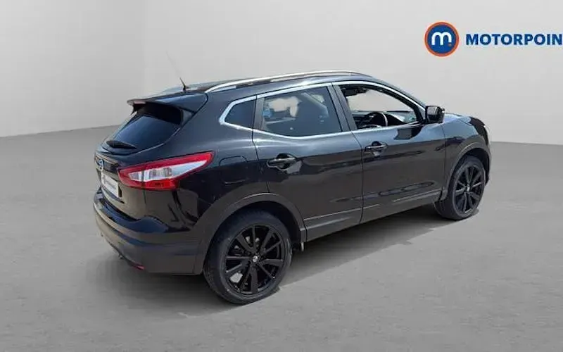 Used Nissan Qashqai Tekna 131 HP (96 kW) 2017 Black SUV