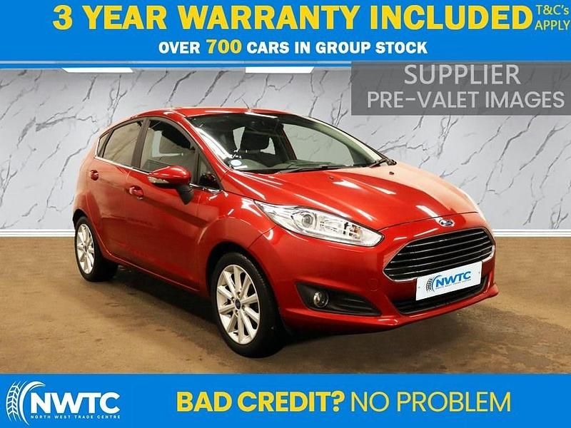 Used Ford Fiesta Titanium 105 HP (77 kW) 2016 Red Hatchback