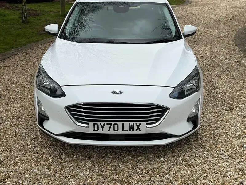 Used Ford Focus Zetec 125 HP (91 kW) 2020 White Hatchback