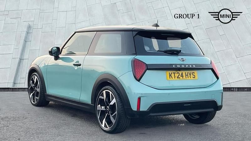 Used Mini Cooper Hatch 156 HP (114 kW) 2024 Green Hatchback