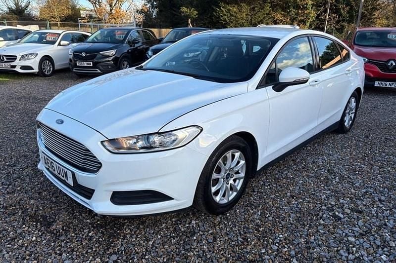 White Used 2016 Ford Mondeo Style Hatchback | £5,375 (Good price) - Image 1/1