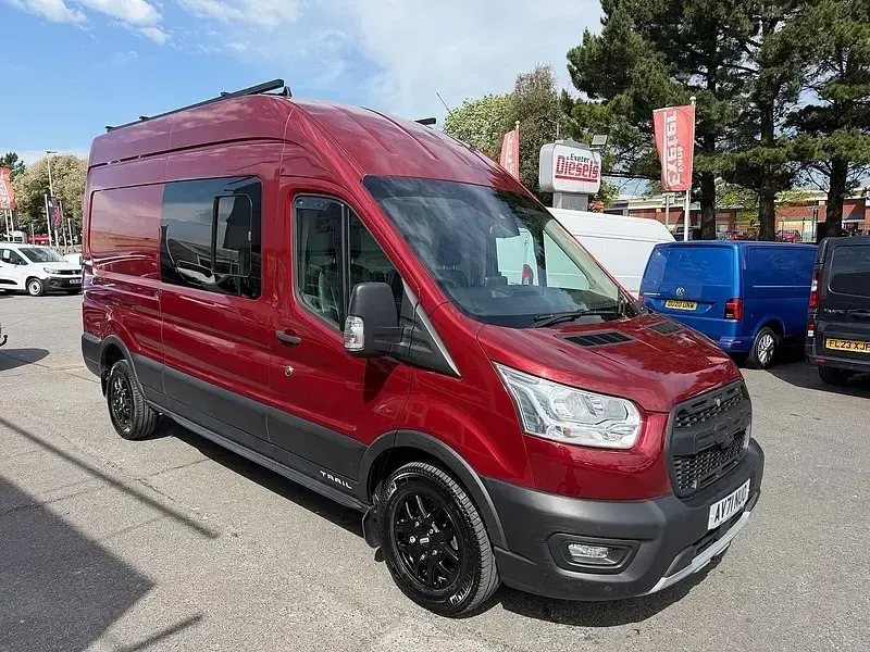 Begagnad Ford Transit 170 HK (125 kW) 2021 Röd Van