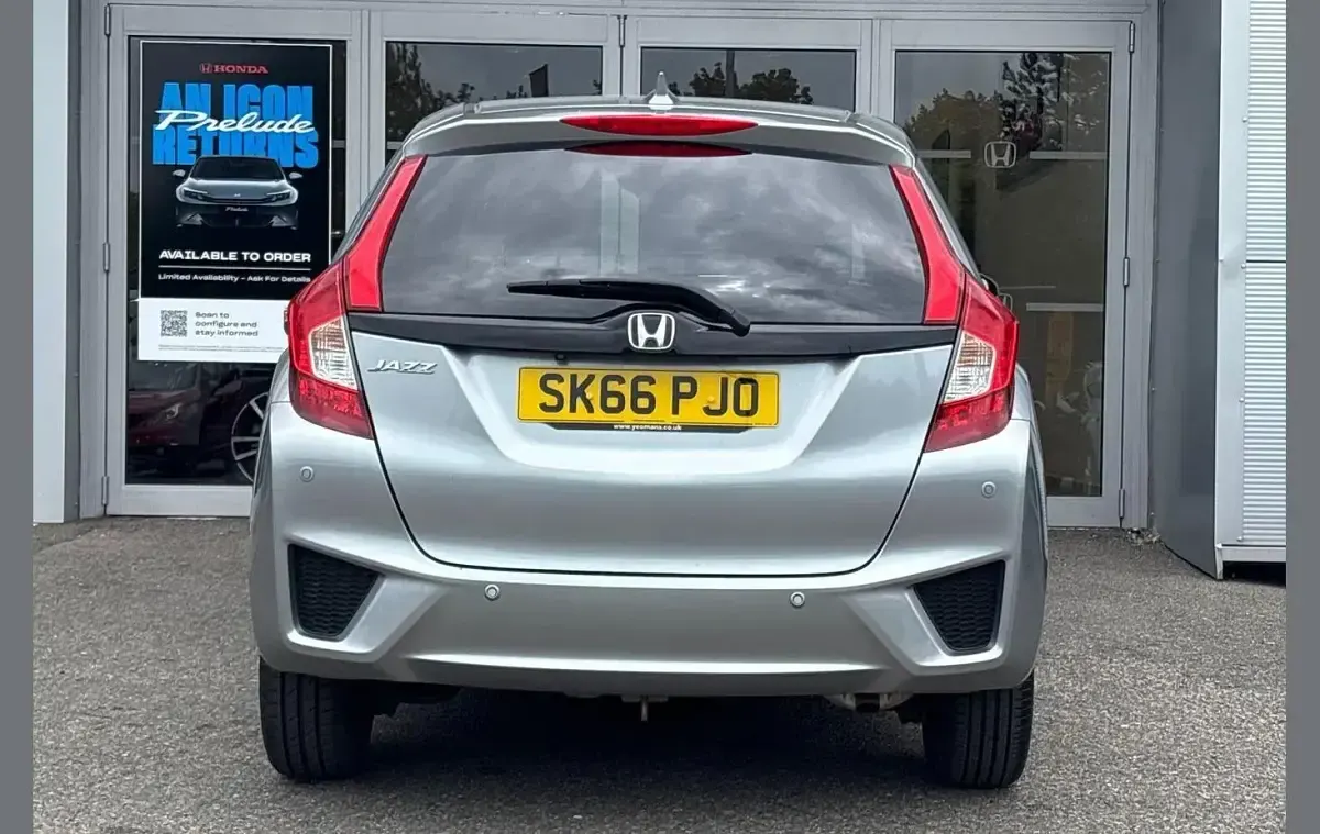 Begagnad Honda Jazz EX 102 HK (75 kW) 2016 Silver Halvkombi
