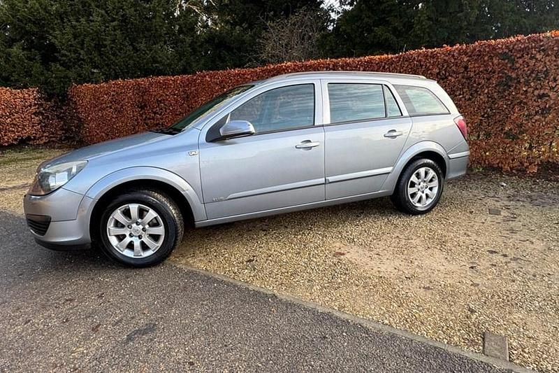 Silver Used 2006 Vauxhall Astra Club Estate | £2,995 (Fair price) - Image 1/1