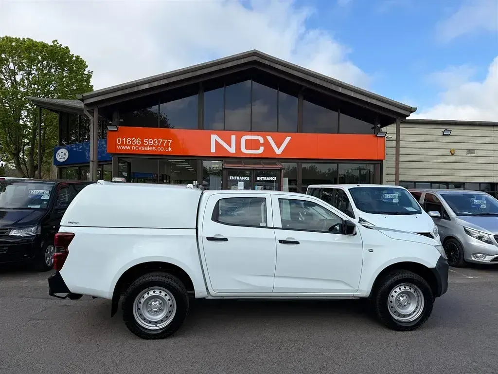Second-hand Isuzu D-Max 163 CP (119 kW) 2022 Alb Pickup