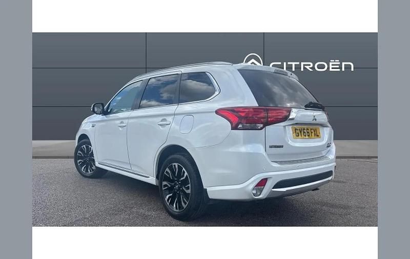 Used Mitsubishi Outlander P-HEV 199 HP (146 kW) 2016 White SUV