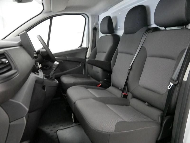 Used Renault Trafic Business 130 HP (95 kW) 2022 White MPV