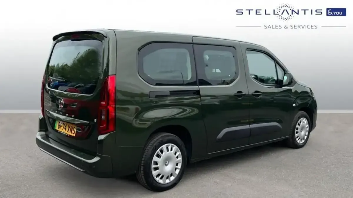 Used Vauxhall Combo Design Edition 98 kW (134 HP) 2025 Green MPV
