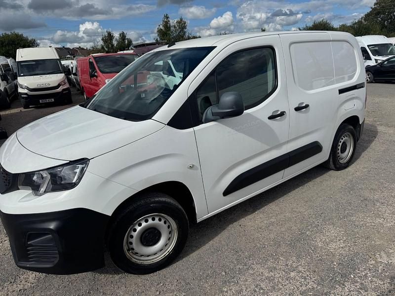 White Used 2019 Peugeot Partner S MPV | £2,999 - Image 1/4