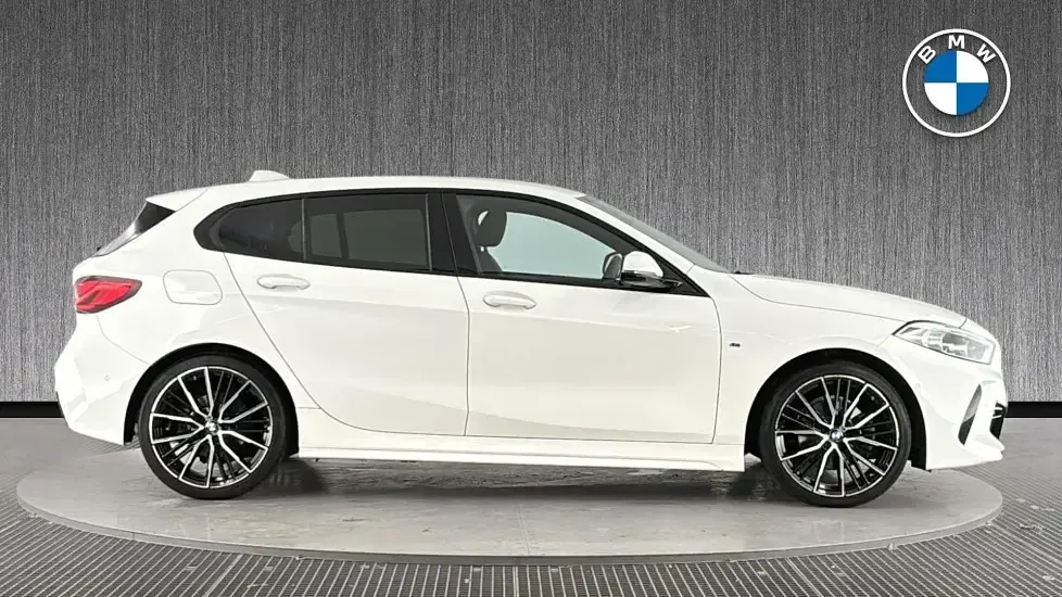 Used BMW 118 M Sport 134 HP (98 kW) 2021 White Hatchback