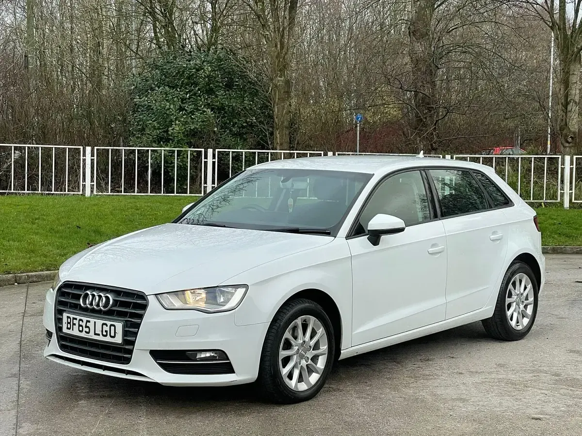 Used Audi A3 Sportback 110 HP (80 kW) 2015 White Hatchback