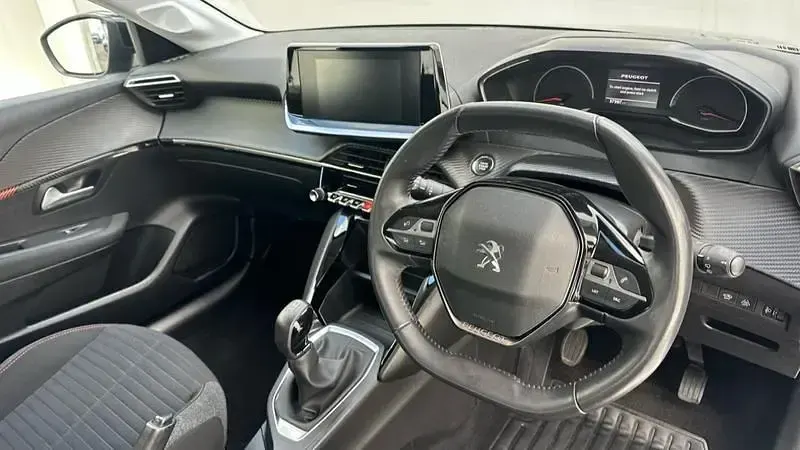 Używany Peugeot 208 Active Premium 75 KM (55 kW) 2022 Czarny Hatchback