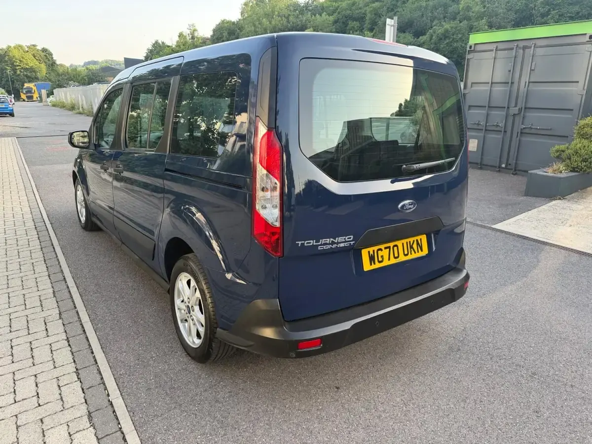 Used Ford Grand Tourneo Connect Zetec 120 HP (88 kW) 2020 Blue MPV