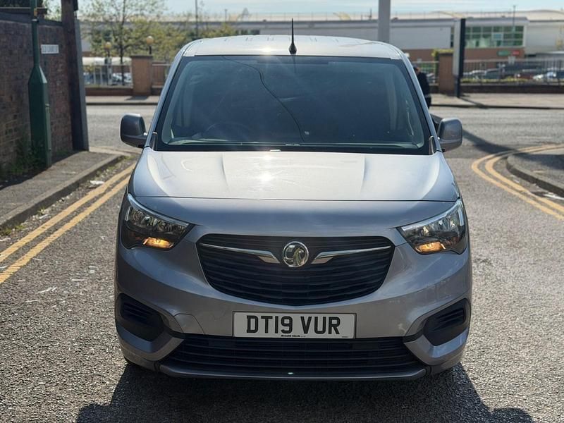 Używany Vauxhall Combo Sportive 100 KM (73 kW) 2019 Szary Minivan
