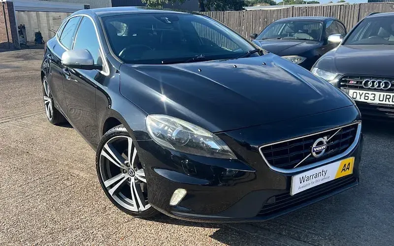 Used Volvo V40 R-Design 190 HP (139 kW) 2015 Hatchback