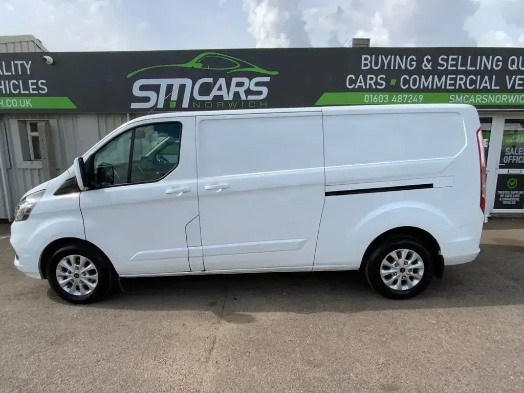 Used Ford Transit Custom Limited 130 HP (95 kW) 2018 White Van