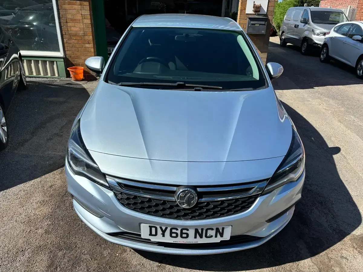 Used Vauxhall Astra 150 HP (110 kW) 2016 Silver Hatchback