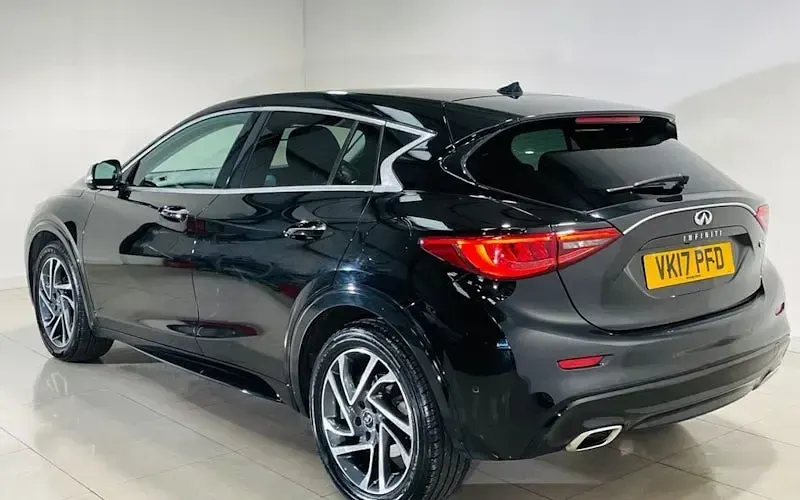 Used Infiniti Q30 Premium 122 HP (89 kW) 2017 Black Hatchback