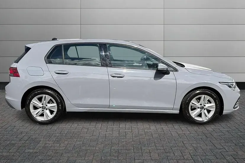 Used VW Golf VIII Life 148 HP (108 kW) 2023 Moonstone grey Hatchback