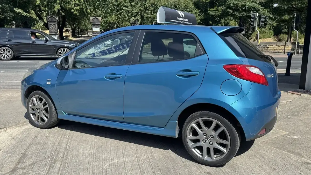 Used Mazda 2 Edition 84 HP (61 kW) 2013 Blue Hatchback
