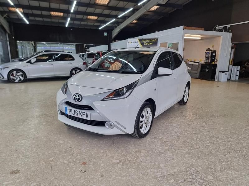 White Used 2016 Toyota Aygo X-pure Hatchback | £6,291 (Fair price) - Image 1/4