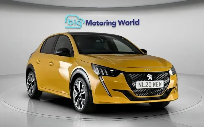 Used Peugeot 208 GT-line 102 HP (75 kW) 2020 Yellow Hatchback